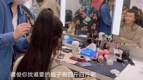 树叶白衣吃瓜,揭秘娱乐圈幕后故事