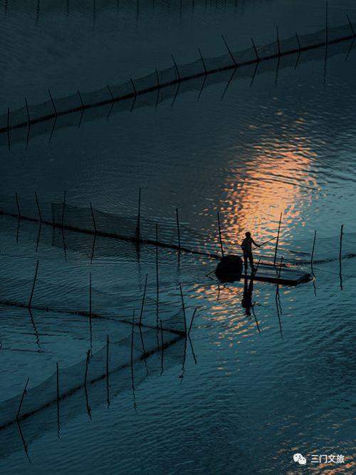 吃瓜听雨看风景,悠然赏景度时光