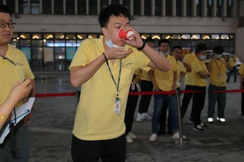 领奖吃瓜乐,吃瓜群众乐翻天